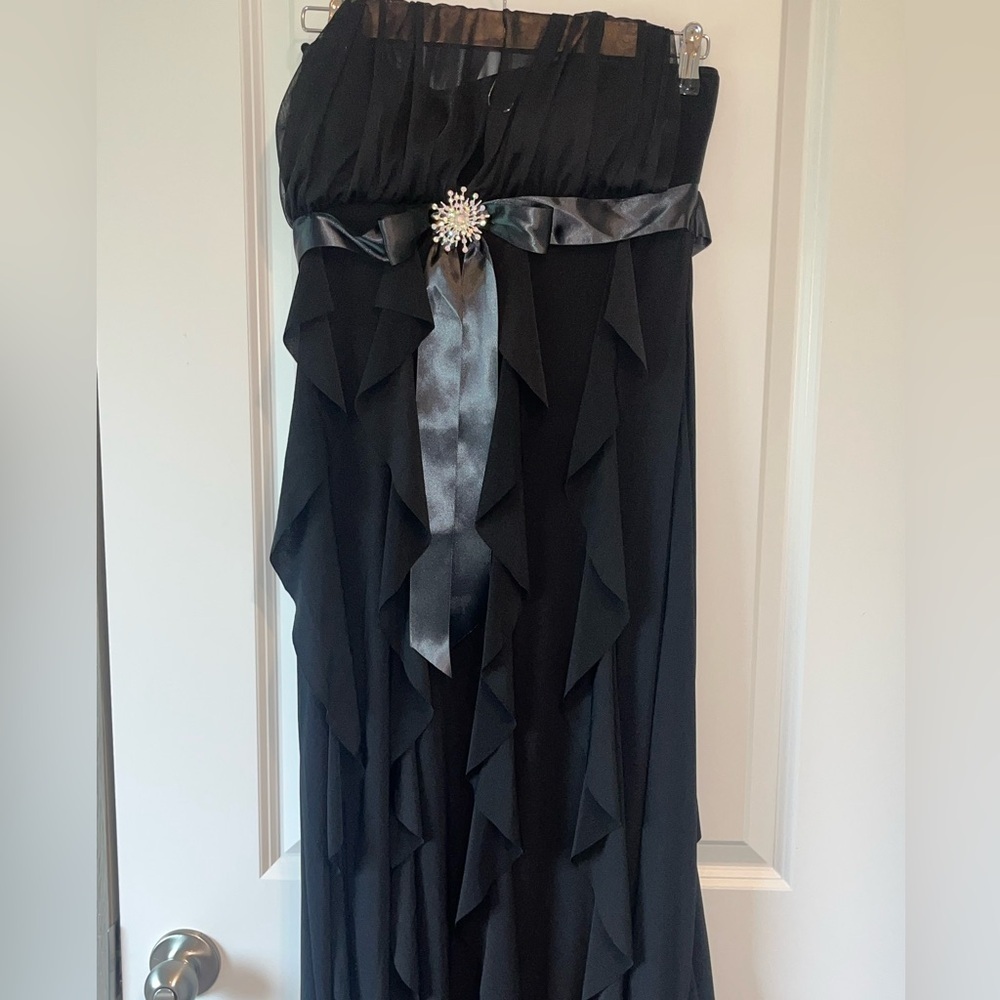 Betsy & Adam Tiered Ruffle Halter Dress Long Gown Size 10 - Picture 8 of 8